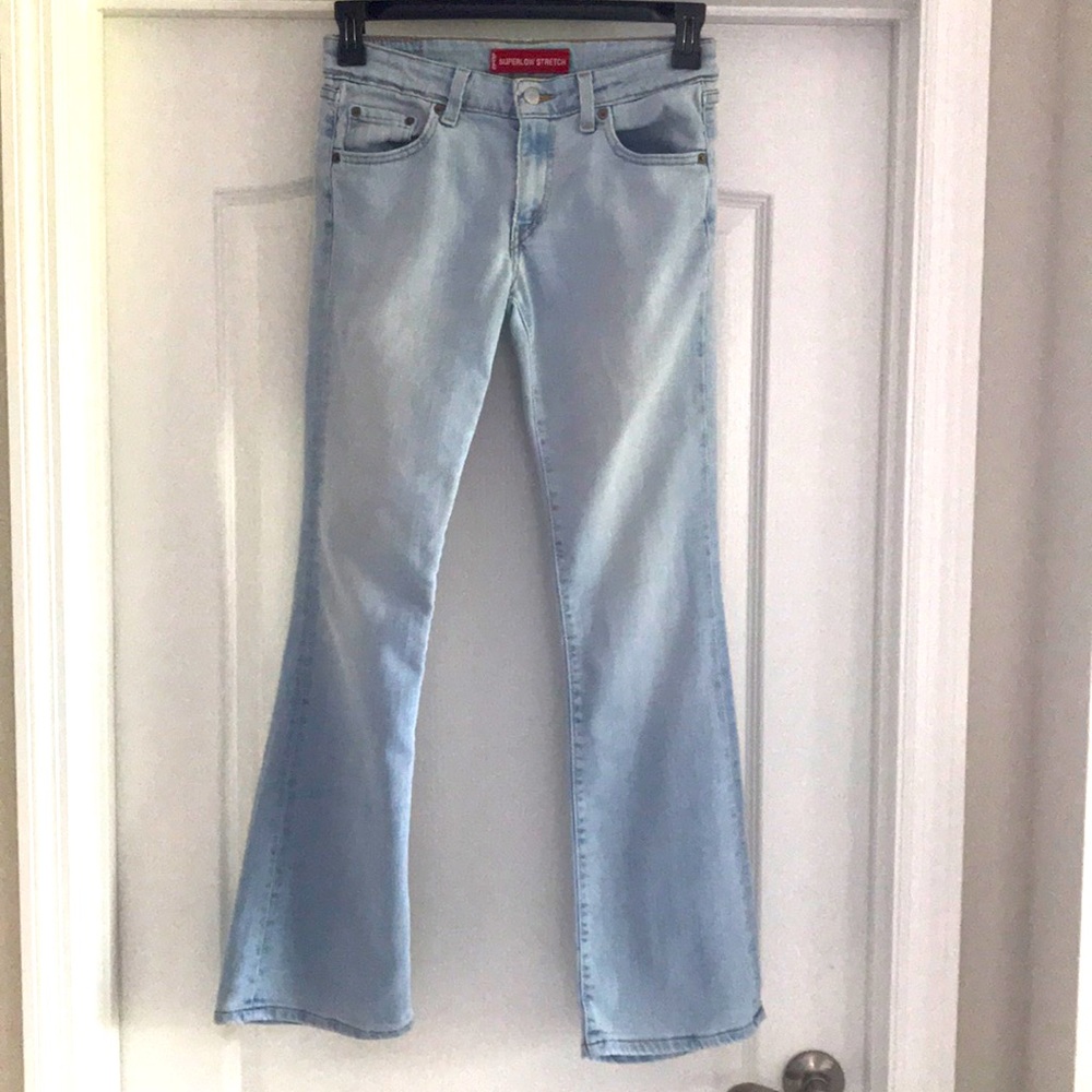 Levi’s Jeans.